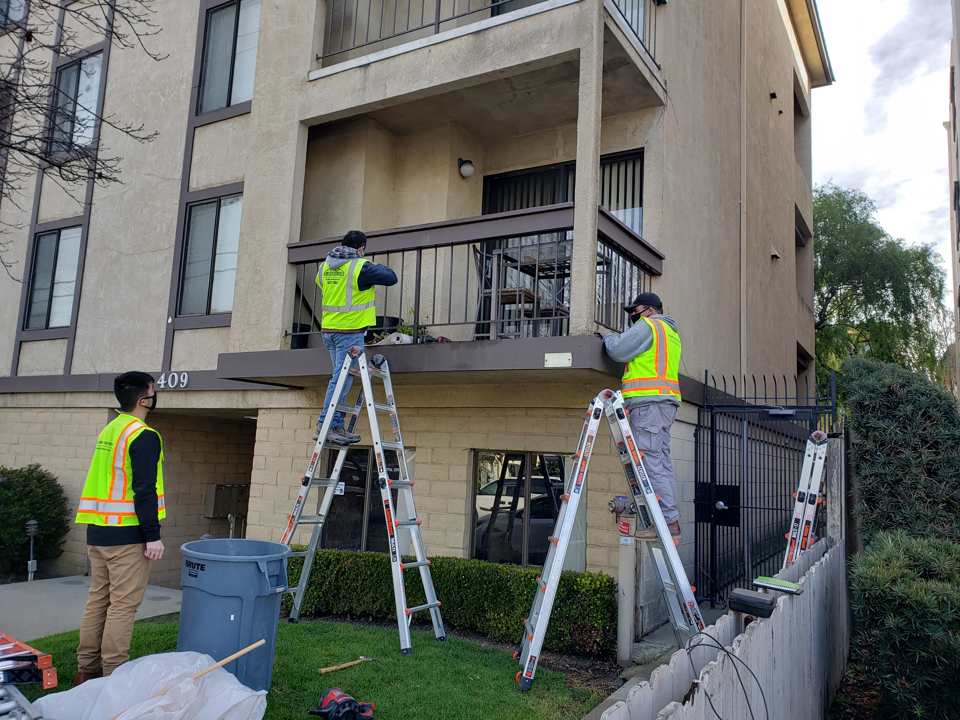 PIW inspectors performing SB326 compliant balcony inspections in CA